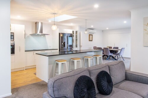 Spacious 3BR with 2 carpark