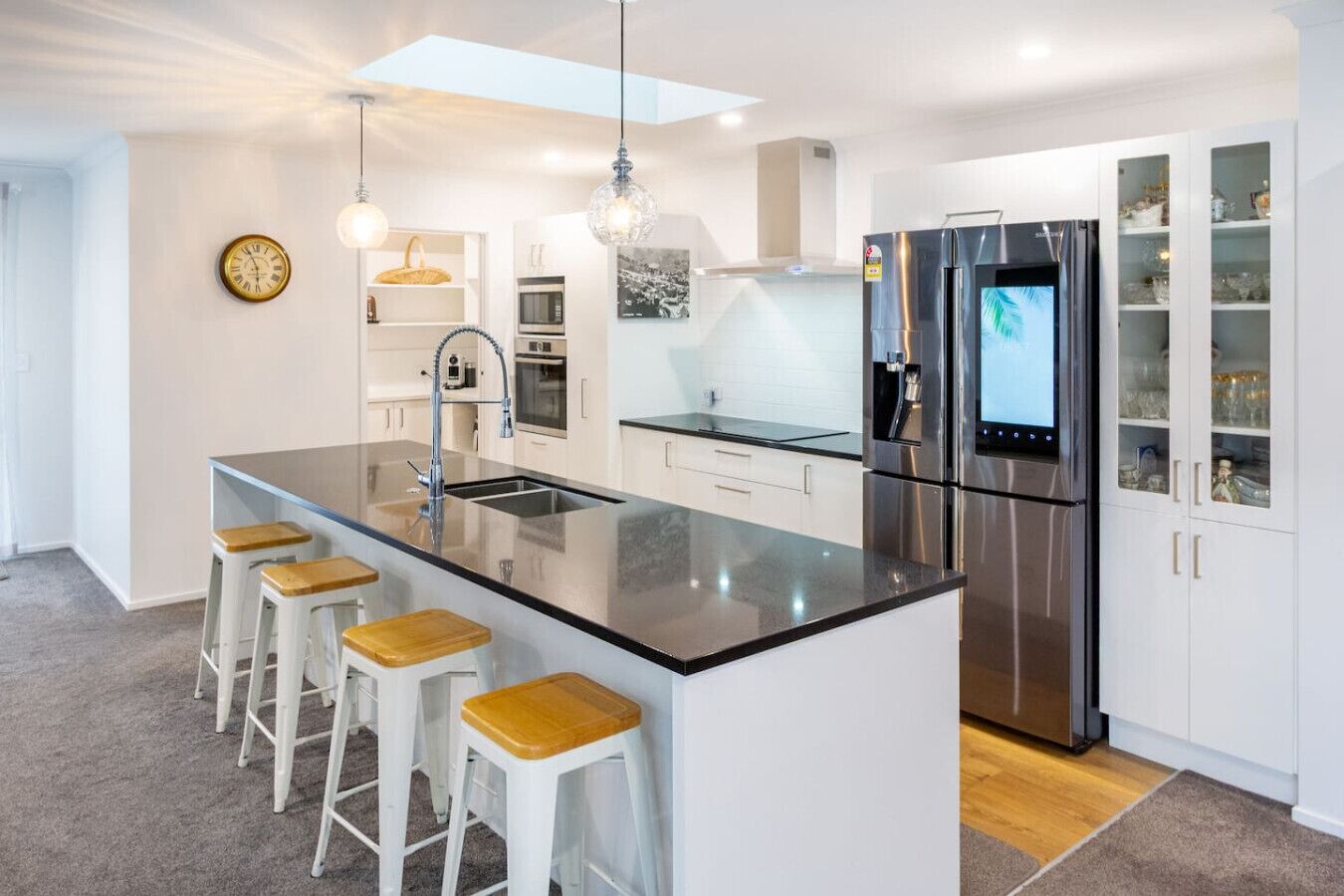 Geladeira, micro-ondas, fogão, cooktop