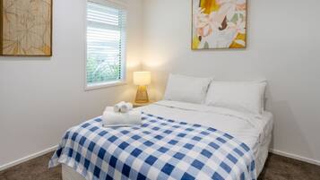 3 bedrooms, desk, iron/ironing board, WiFi