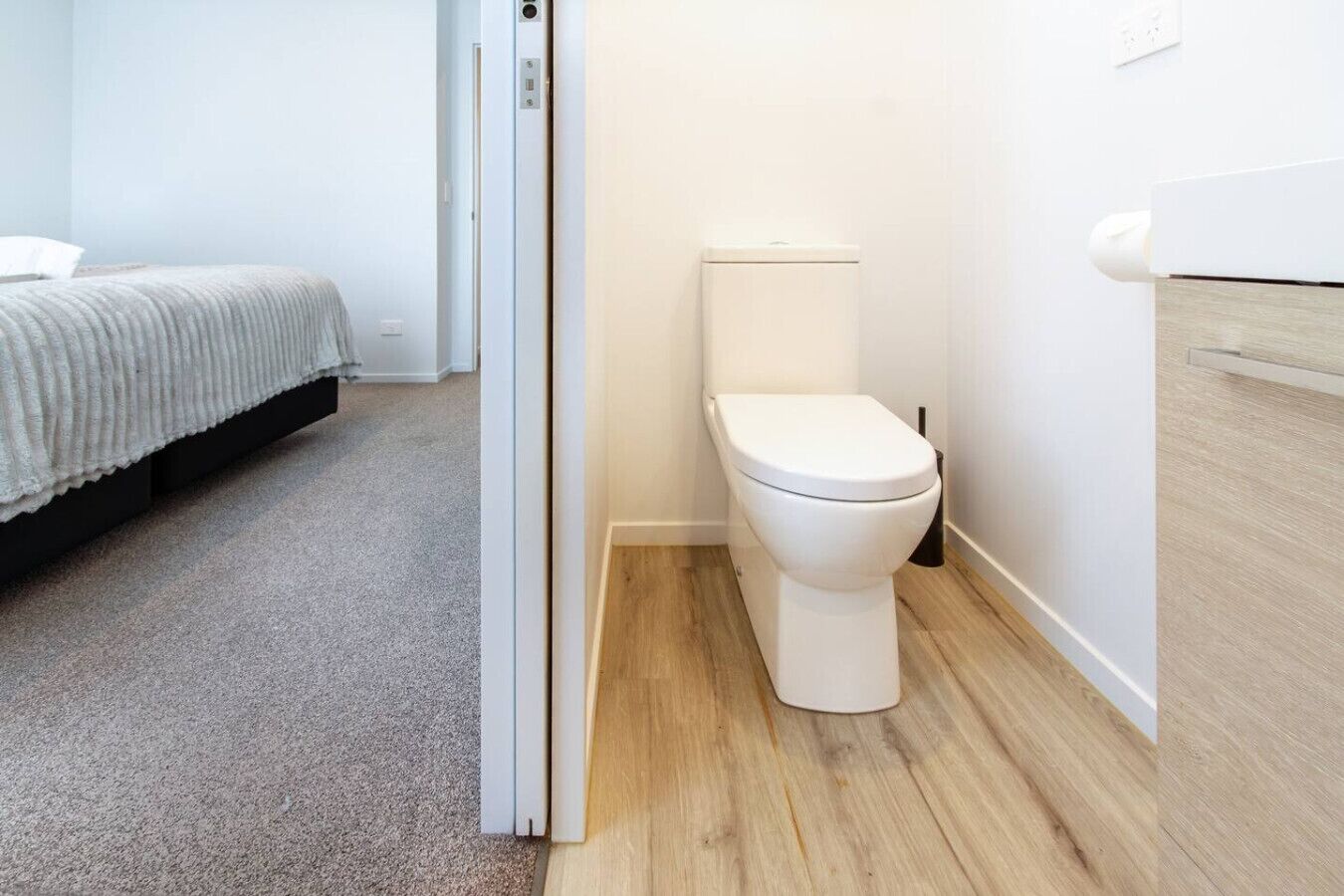 Sèche-cheveux, serviettes fournies