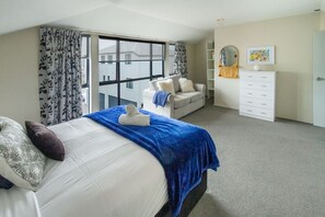 Fer et planche à repasser, lit parapluie, Wi-Fi, draps fournis