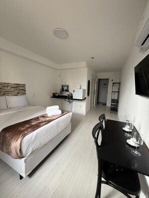 1 bedroom, iron/ironing board, WiFi, bed sheets - Studio apartment in the business center of São Paulo. Near Paulista Avenue and Faria Lima Avenue. (São Paulo)