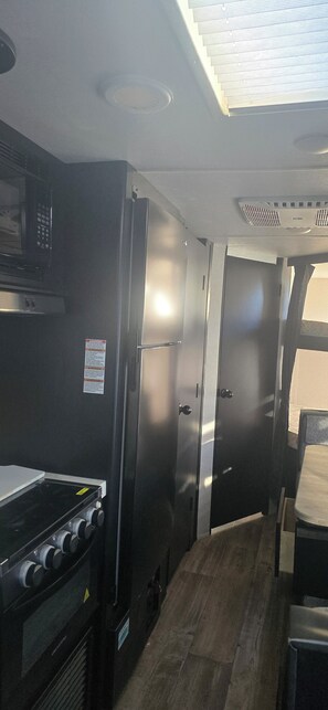 Interior - Serene 2 bedroom, 1 queen twin bunk bed & futon, mobile home with AC free wifi (Crystal River)