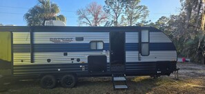 Exterior - Serene 2 bedroom, 1 queen twin bunk bed & futon, mobile home with AC free wifi (Crystal River)