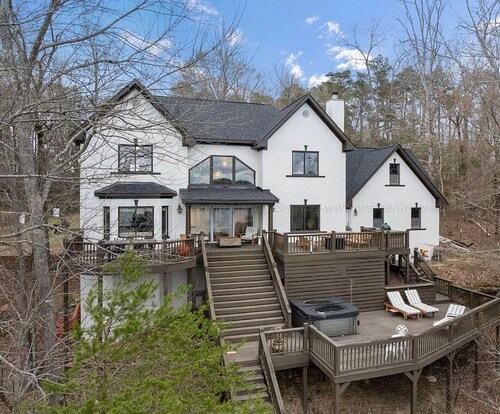 Family-Friendly Smith Lake Waterfront w/ Hot Tub, Pool Table & Kayak