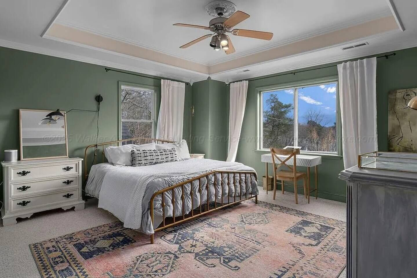 3 bedrooms, desk, WiFi (free), bed sheets