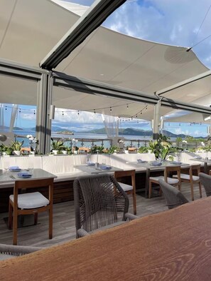 Outdoor dining - Sapphire C-Scape: Bldg. C Beachfront Walkout on Sapphire Beach with GENERATOR (Sapphire beach resort)