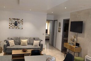 Living area - Sublime 3-room apartment facing the Seine with a lovely terrace. (Alfortville)