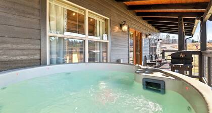 Cozy Smokies Escape w Hot Tub, Near Dollywood!