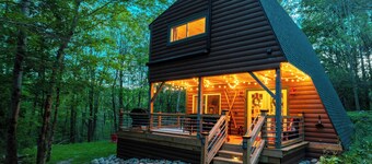 Cabin w/ Hot tub, 35mi to Gore Mtn, 24 acres, fireplace, mtn views