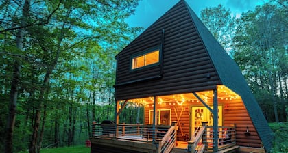 Cabin w/ Hot tub, 35mi to Gore Mtn, 24 acres, fireplace, mtn views