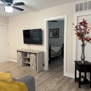 3 bedrooms, iron/ironing board, WiFi, bed sheets - Spacious 3-bedroom apartment in peaceful Wichita with AC (Wichita)