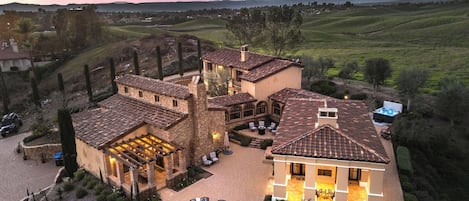 Villa (4 Bedrooms) | Front of property