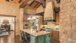 Villa (4 Bedrooms) | Interior