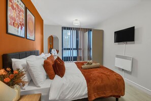 1 bedroom, iron/ironing board, free WiFi, bed sheets - Cozy London Apartment With City Views (London)