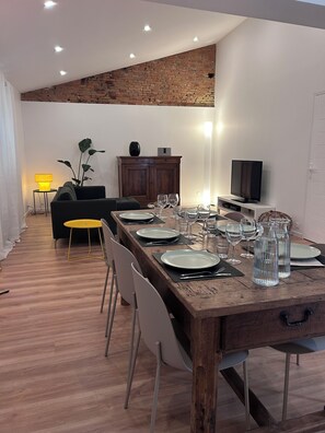 Dining - Le Léon, Lauragais village house with courtyard (Saint-Léon)