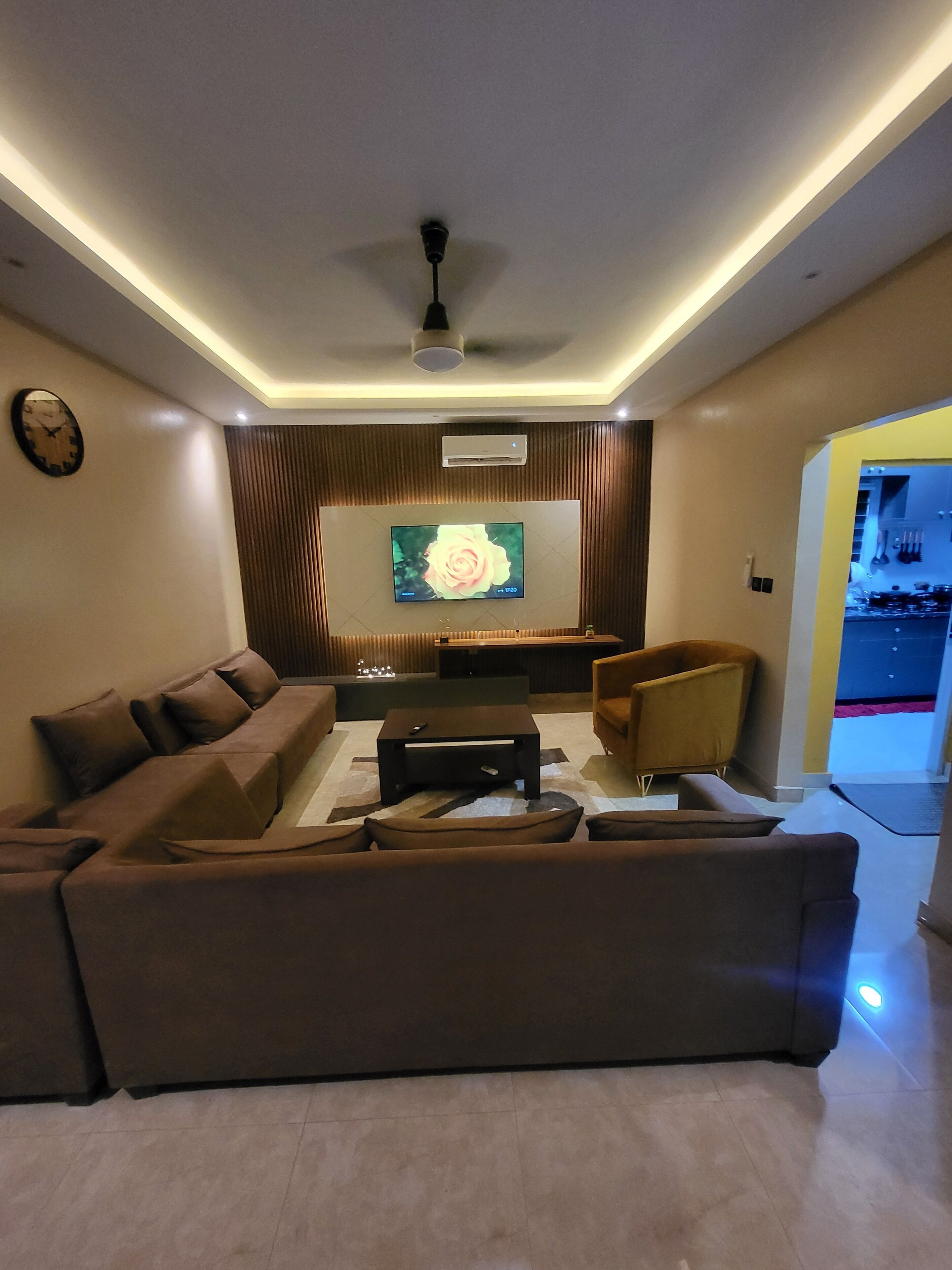 Loft Deluks, 1 Tempat Tidur Queen, pemandangan kota | Meja kerja, ruang kerja ramah laptop, dan setrika/meja setrika