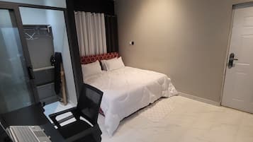 Loft Deluxe, 1 llit de matrimoni, vistes a la ciutat | Escriptori i espai de treball apte per a portàtils