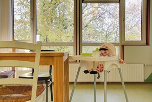 Family Apartment, Non Smoking, Garden View | Living area - Amsterdam Farm Lodge (Amsterdam)