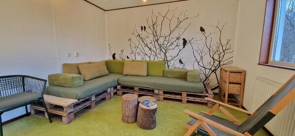 Căn hộ dành cho gia đình, 3 phòng ngủ, không hút thuốc, tầng trệt | Khu phòng khách