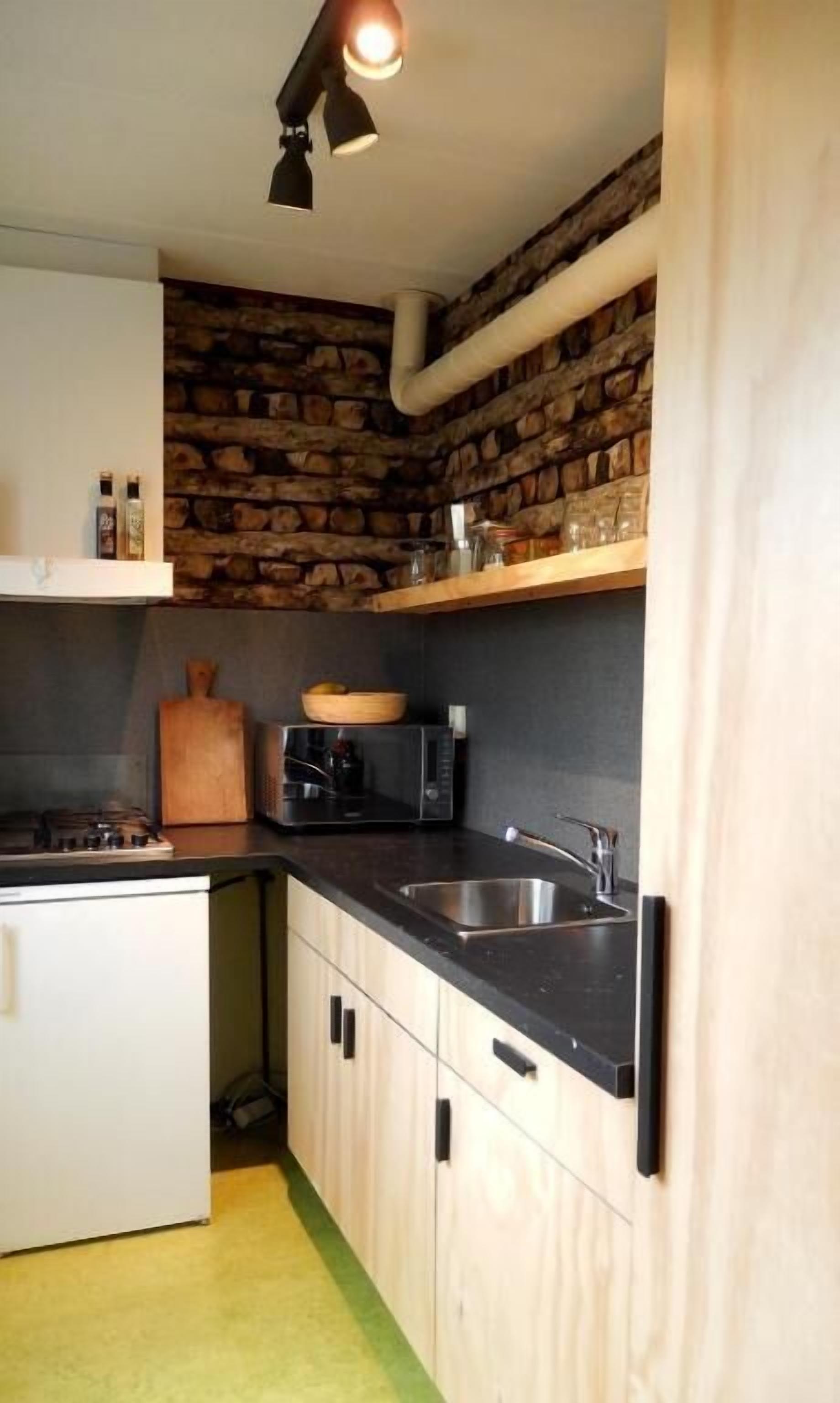 Family Apartment, 3 Bedrooms, Non Smoking, Ground Floor | Private kitchen | Fridge, microwave, stovetop, coffee/tea maker