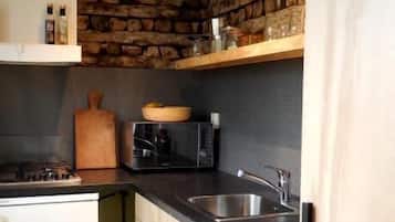 Family Apartment, 3 Bedrooms, Non Smoking, Ground Floor | Private kitchen | Fridge, microwave, stovetop, coffee/tea maker