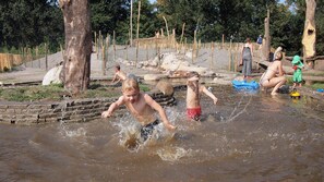 室外兒童遊樂區