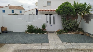 Property grounds - Nice vacation home near the beach, private parking (L'Aiguillon-la-Presqu'île)