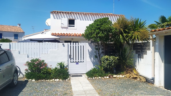 Exterior - Nice vacation home near the beach, private parking (L'Aiguillon-la-Presqu'île)