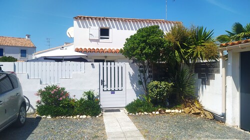 Nice vacation home near the beach, private parking