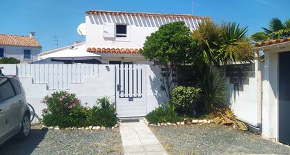 Nice vacation home near the beach, private parking