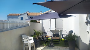 Outdoor dining - Nice vacation home near the beach, private parking (L'Aiguillon-la-Presqu'île)