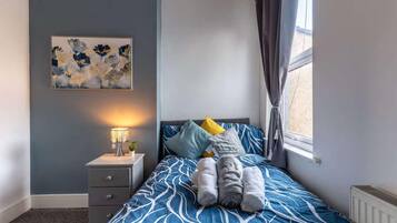 4 bedrooms, iron/ironing board, free WiFi, bed sheets