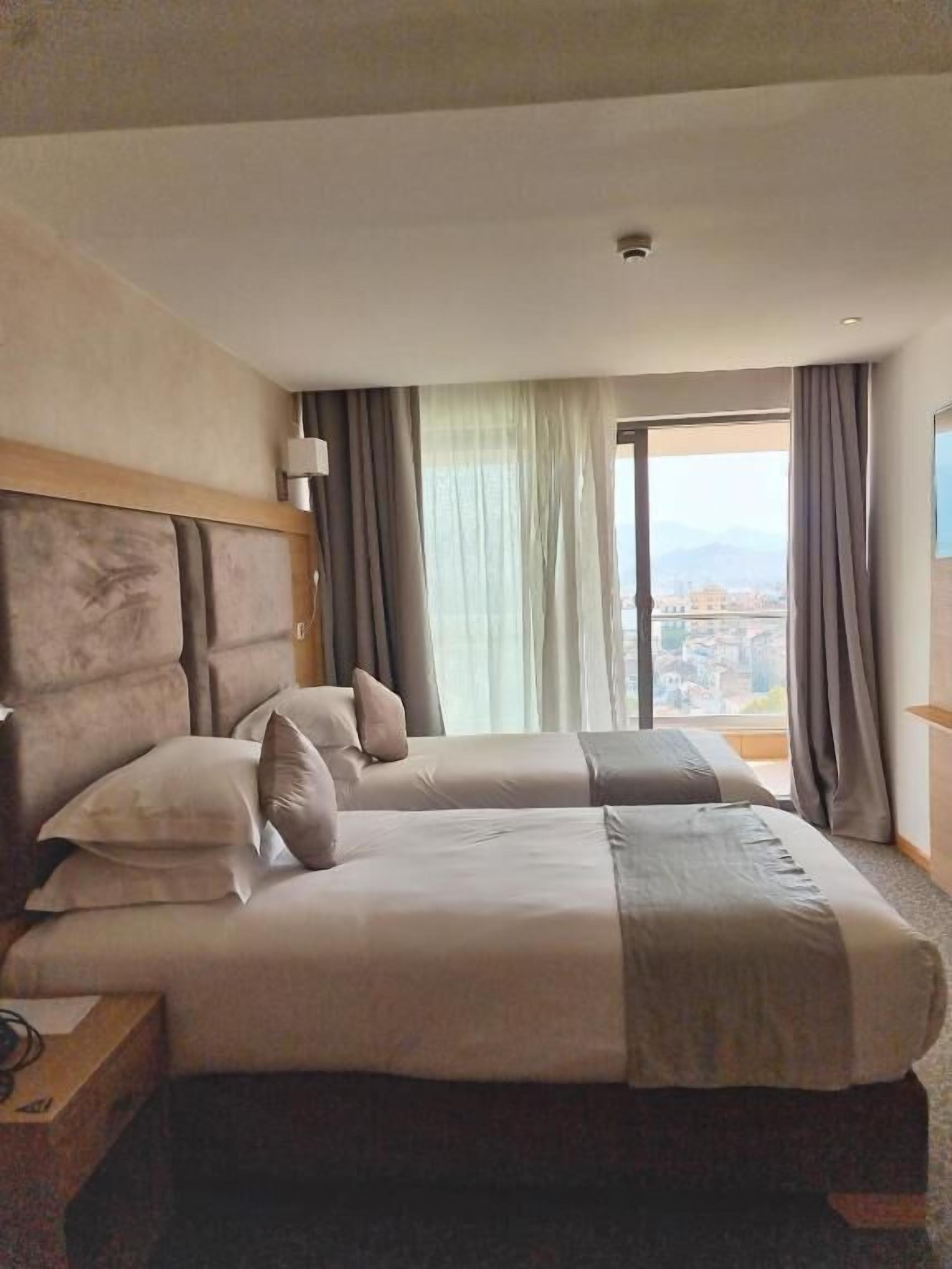 Twin kamer, balkon, uitzicht op zee