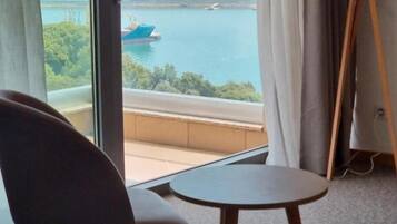 Double Room, Balcony, Sea View | Interior