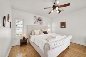 5 bedrooms, iron/ironing board, travel cot, free WiFi - Private 5-Acre Estate with 2 Homes & Pool (Fulshear)