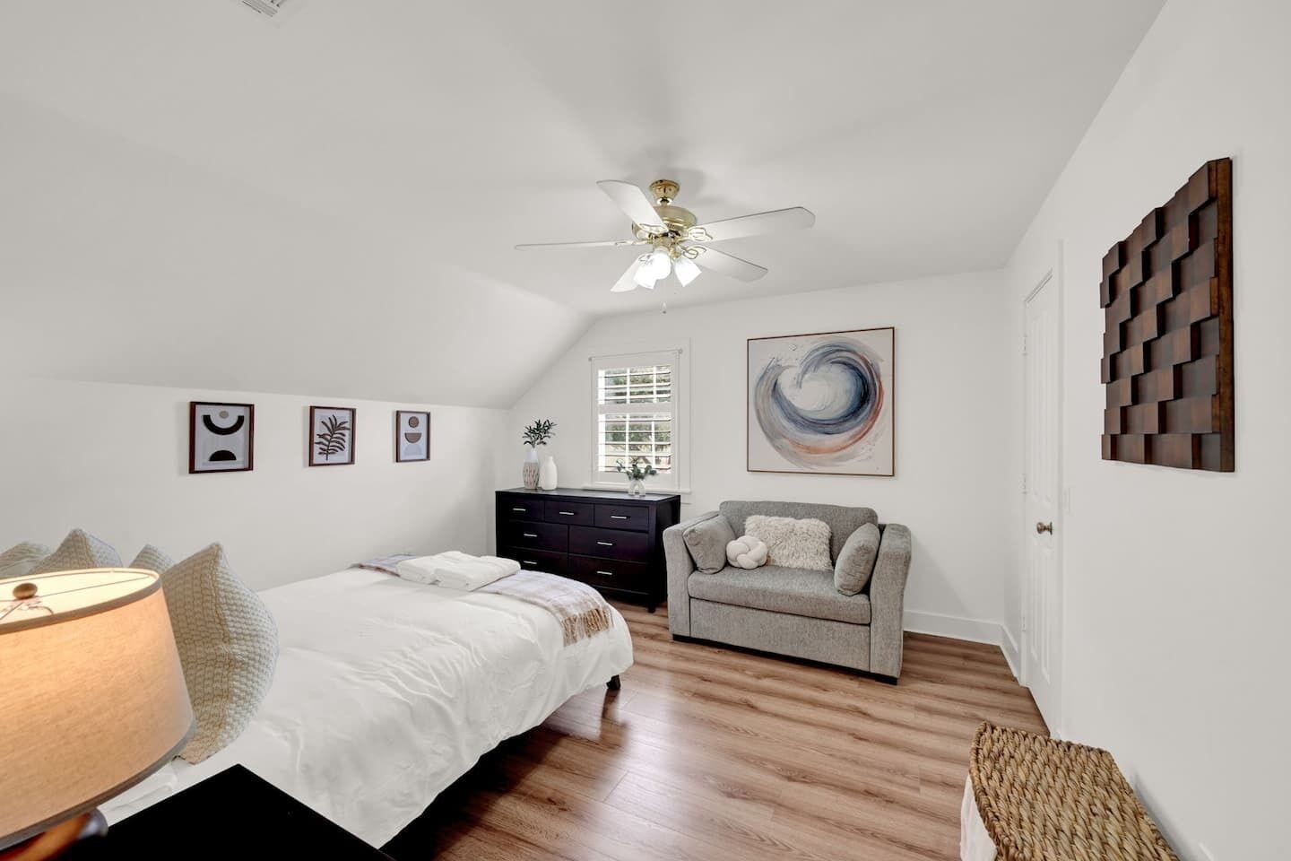 5 bedrooms, iron/ironing board, travel crib, free WiFi