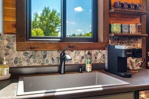 Interior - Lincoln Block House - No cleaning fee (Albany)
