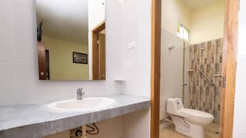 Ducha, jabón, papel higiénico