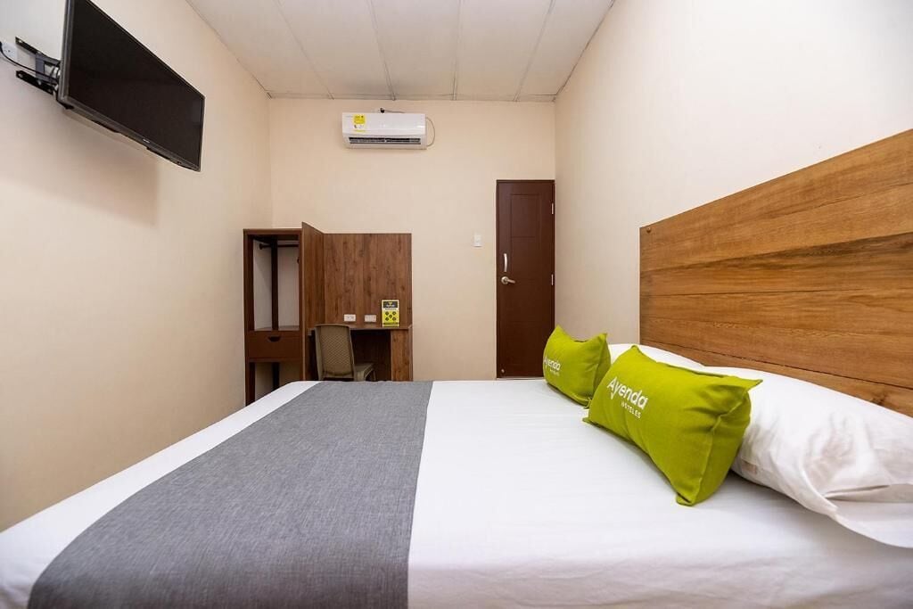 Habitación doble Confort | Escritorio, wifi gratis y acceso para silla de ruedas 