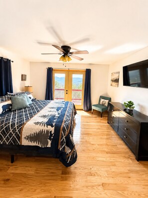 2 bedrooms, desk, iron/ironing board, free WiFi - Long Range Views in Secluded Gated Community (Murphy)