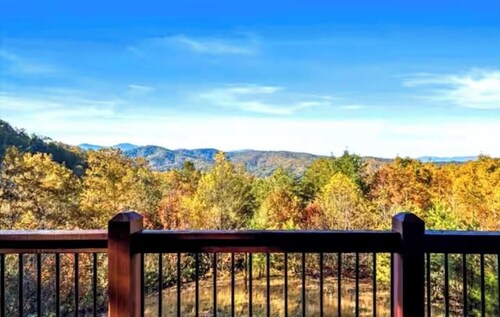Long Range Views in Secluded Gated Community