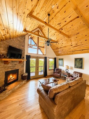 Smart TV, fireplace - Long Range Views in Secluded Gated Community (Murphy)