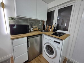 Kjøleskap, mikrobølgeovn, ovn og brødrister