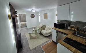 Interior - Stylish 1 BR Apartment Near Heathrow (Staines-upon-Thames)