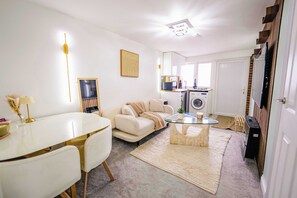 TV, fireplace - Stylish 1 BR Apartment Near Heathrow (Staines-upon-Thames)