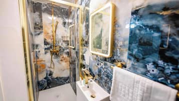 Shower, hair dryer, towels