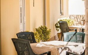 Outdoor dining - Nice apartment in Lopar with WiFi (Lopar)
