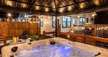 Luxury 5BR Downtown | Hot Tub | FirePit | GameRoom