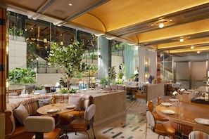 2 Restaurants; Frühstück, Mittagessen und Abendessen werden serviert
